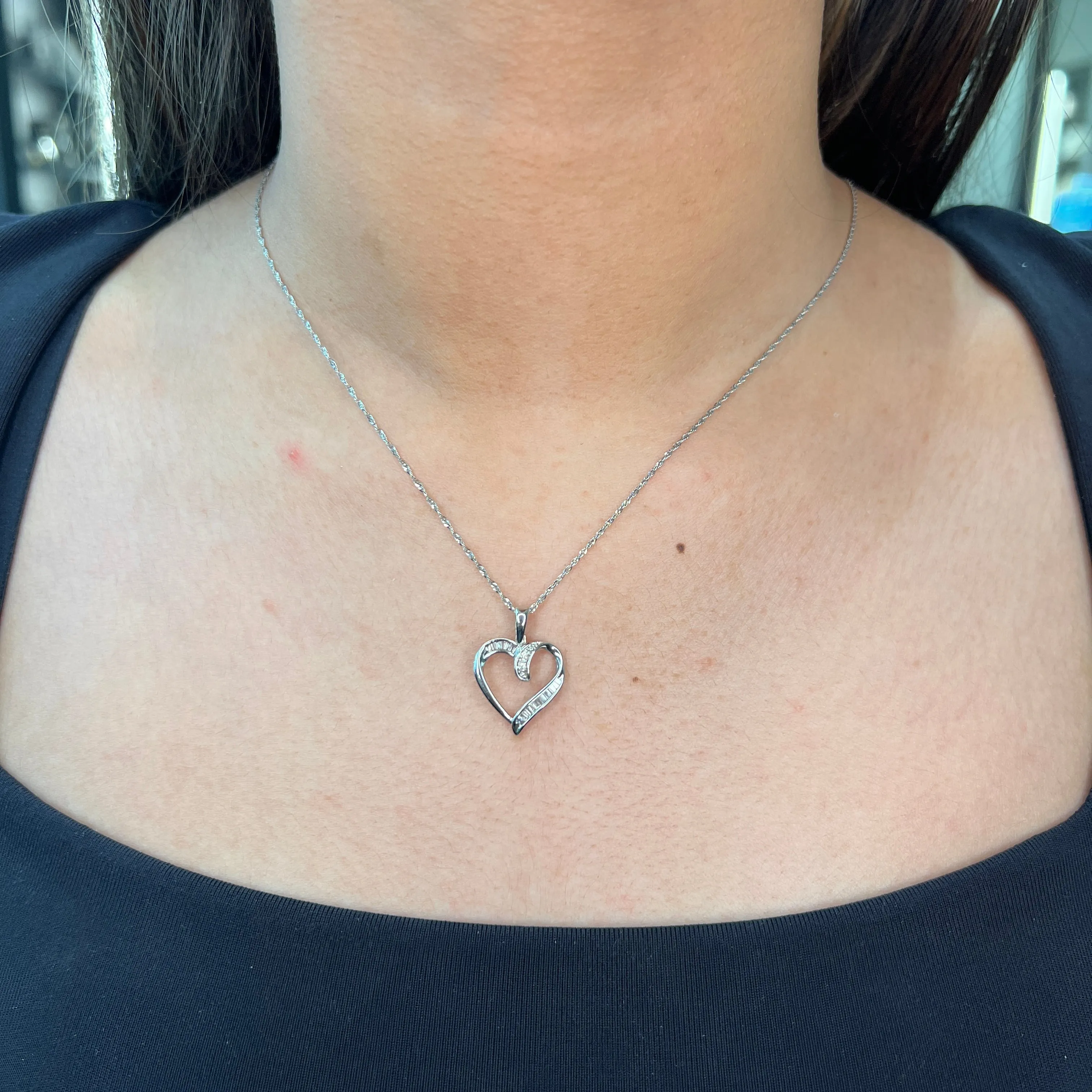 10K White Gold (0.10ct) Diamond Heart Pendant