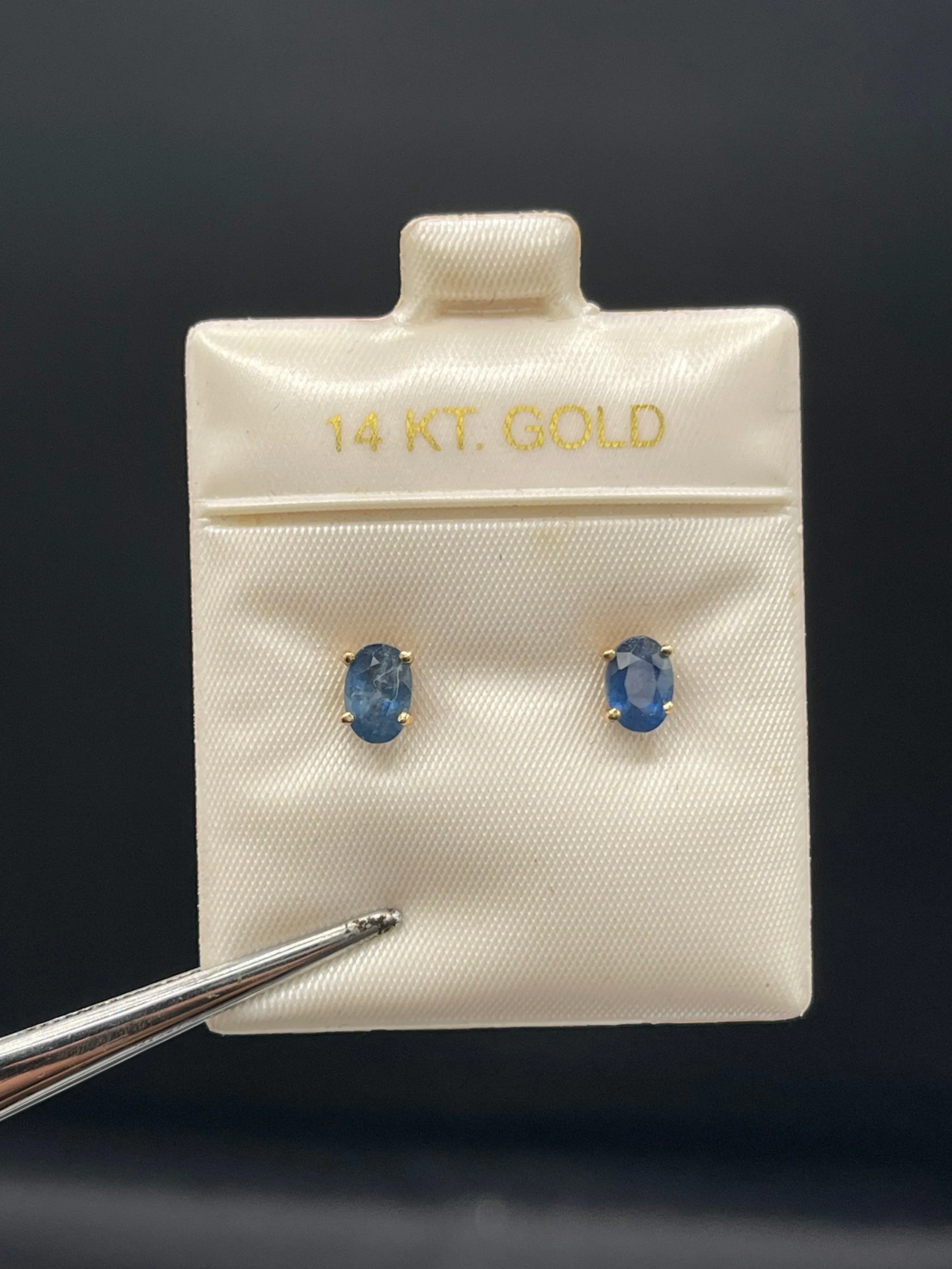 1.25 Carat Natural Blue Sapphire 14k Yellow Gold Stud Earrings