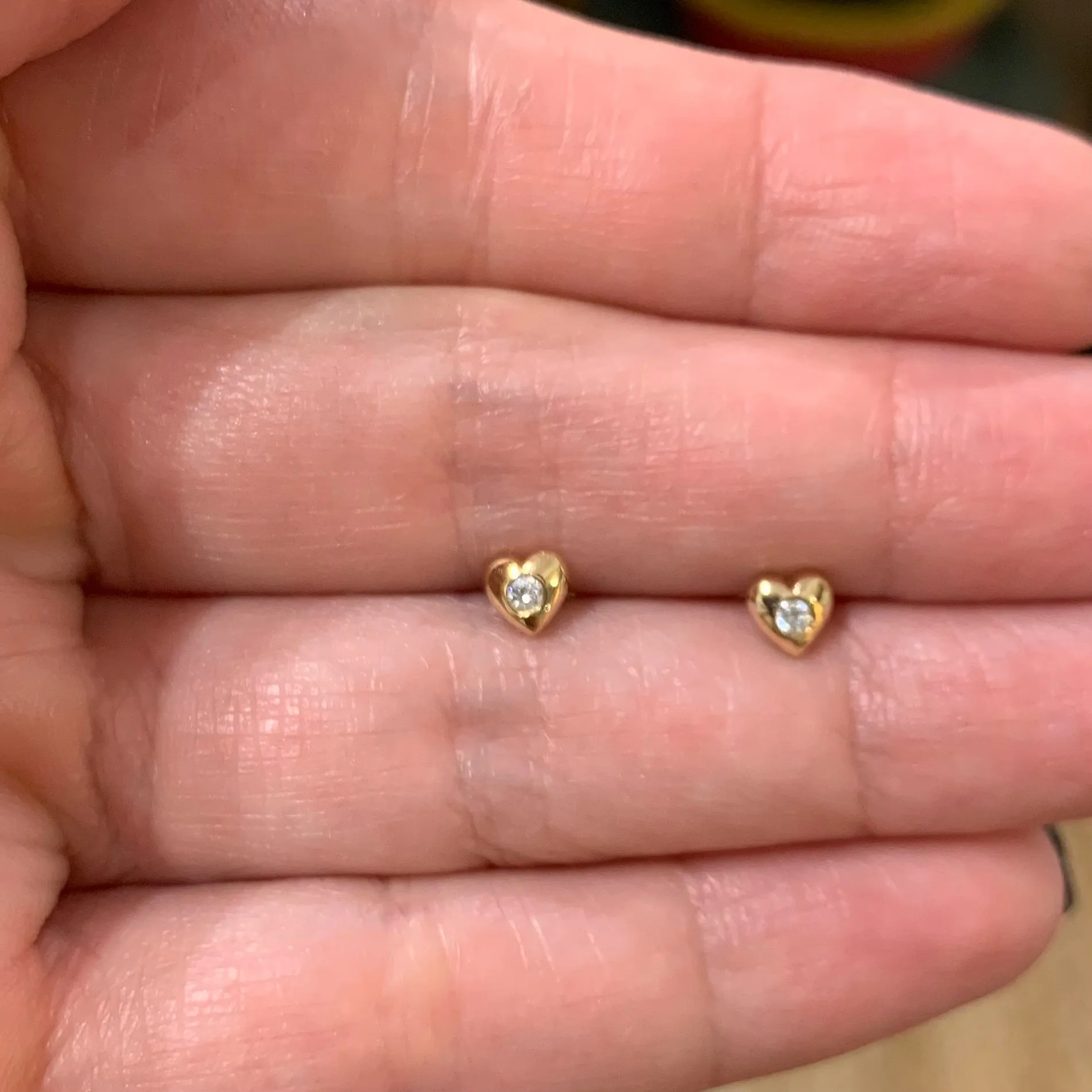 14K Gold Heart Earrings w/ Diamond