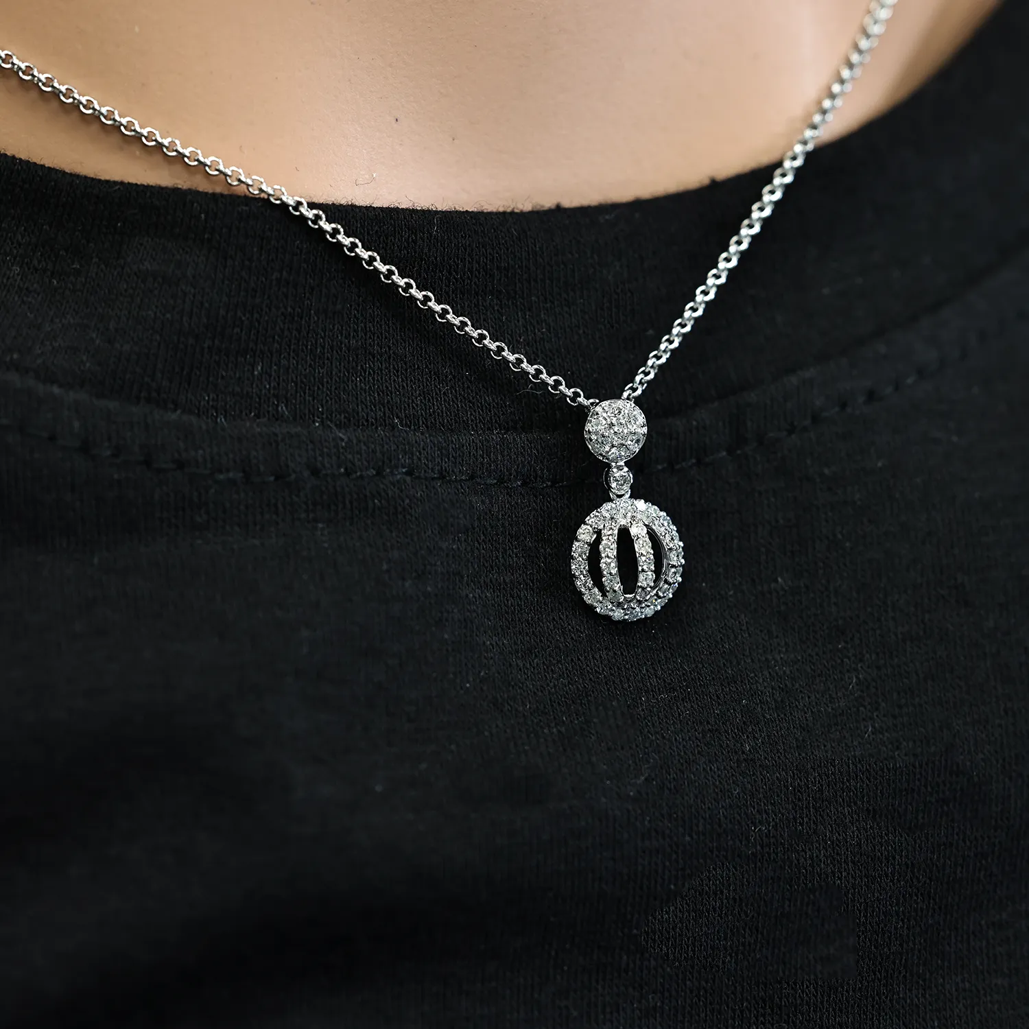 14k White Gold Circle Pendant .47 Ctw
