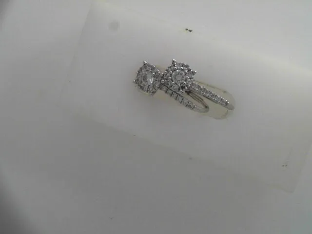 18k Gold & Diamond Earring