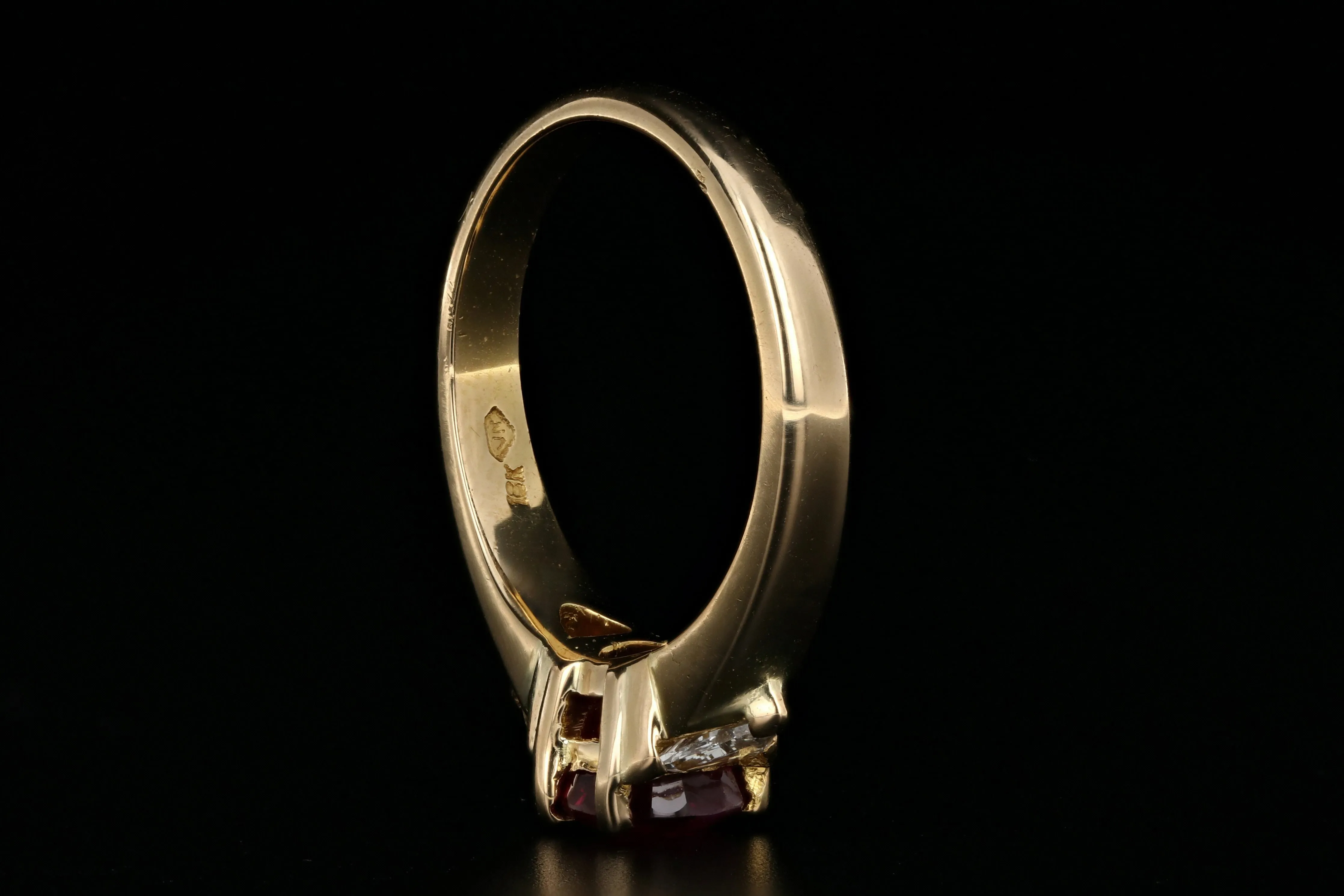 18K Yellow Gold 1.2 Carat Burma Ruby AGL Certified