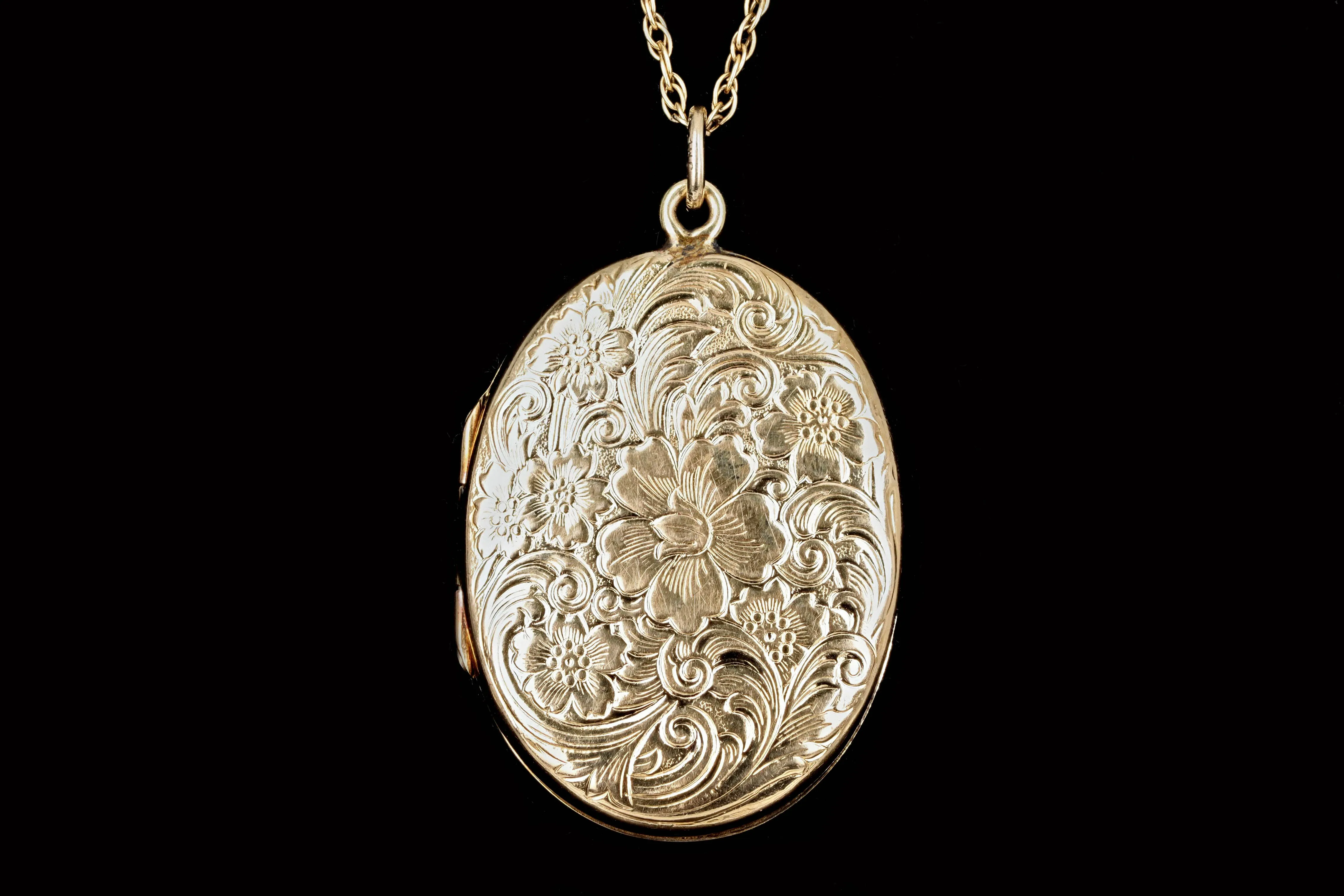Art Deco 14K Yellow Gold Floral Engraved Pendant Necklace