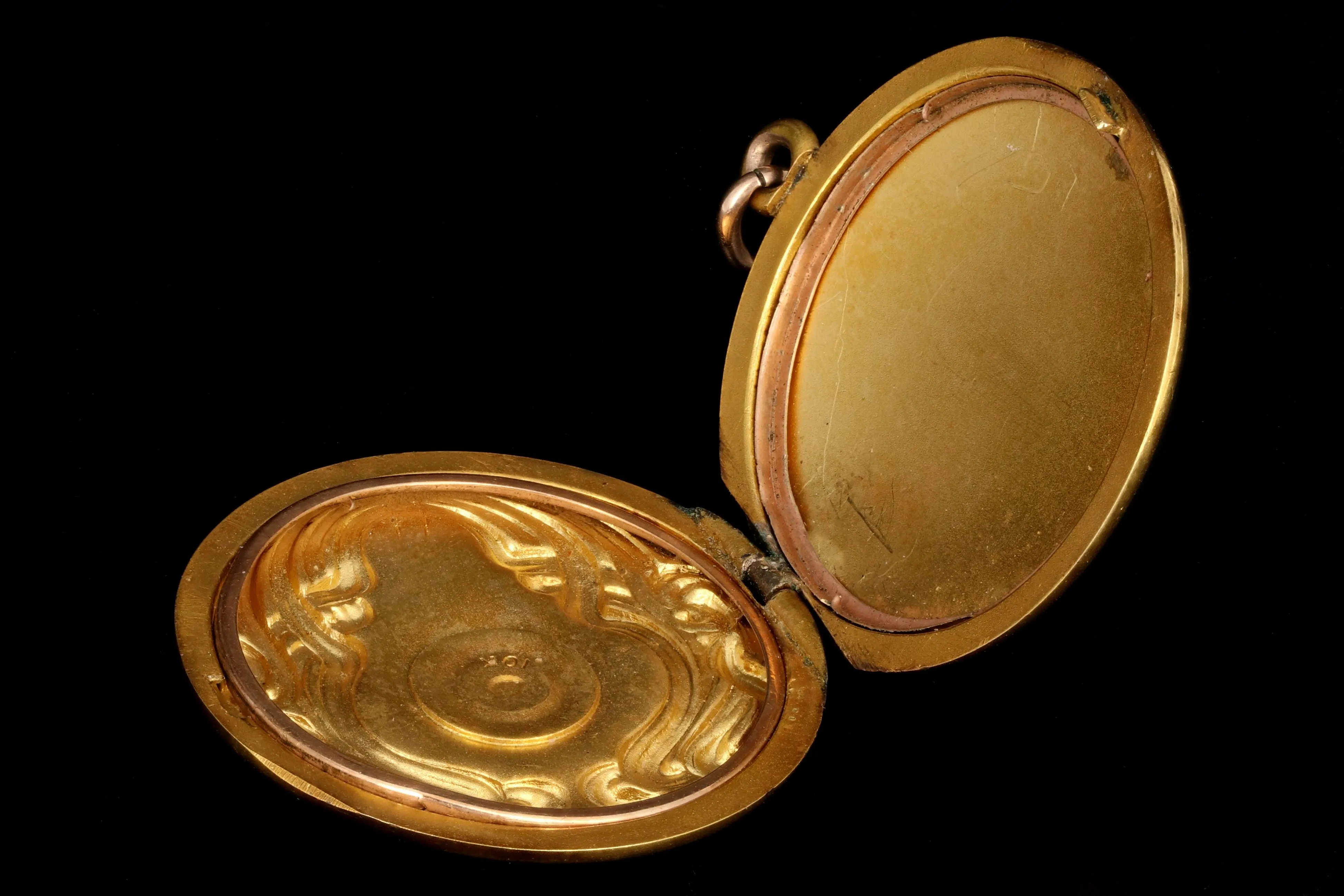 Art Nouveau 10K Yellow Gold Locket