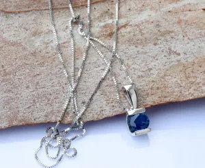 Blue Sapphire Pendant 0.50 Carat gold