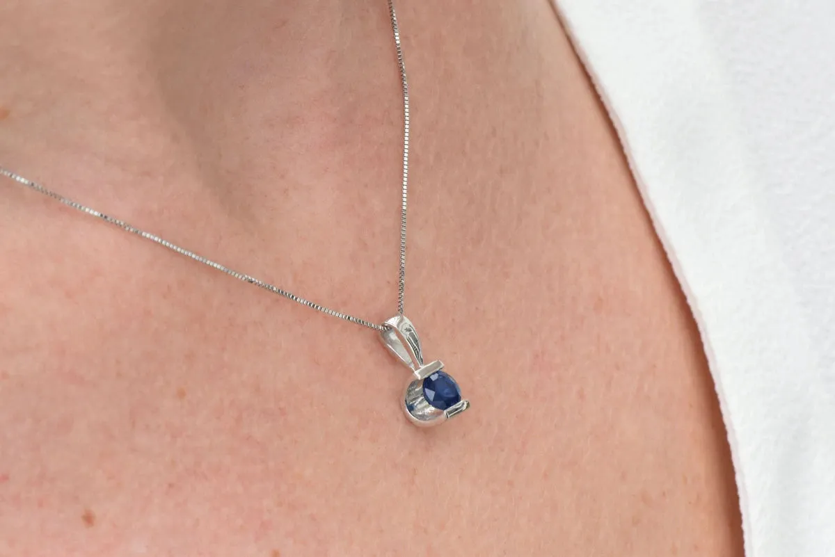 Blue Sapphire Pendant 0.50 Carat gold