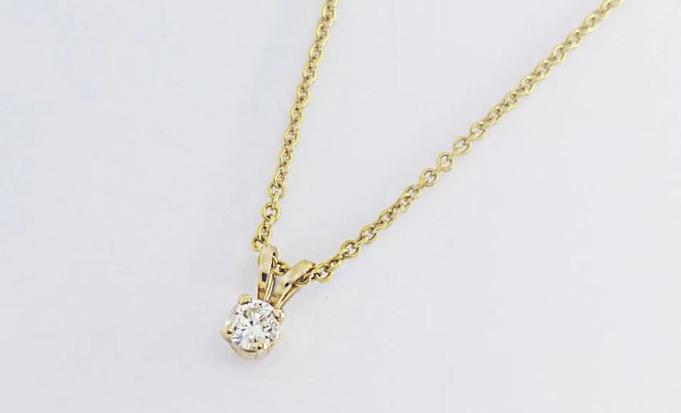 Classic 0.30 carat Diamond Solitaire Necklace