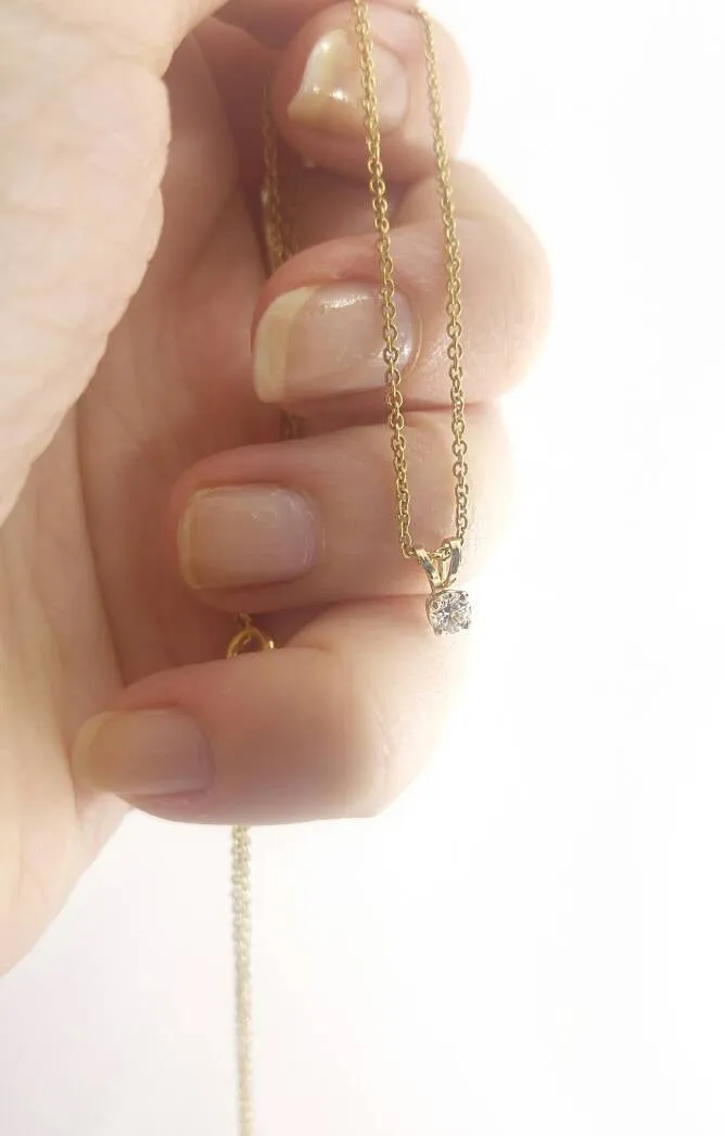 Classic 0.30 carat Diamond Solitaire Necklace