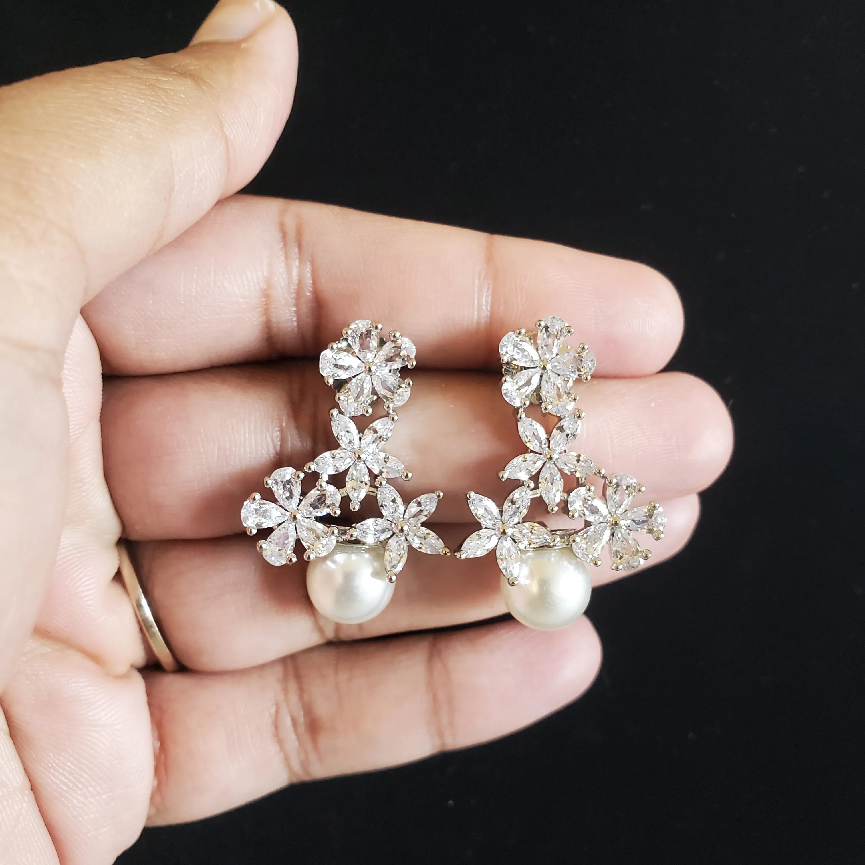 Cz Short Earring With Rhodium Plating HL37