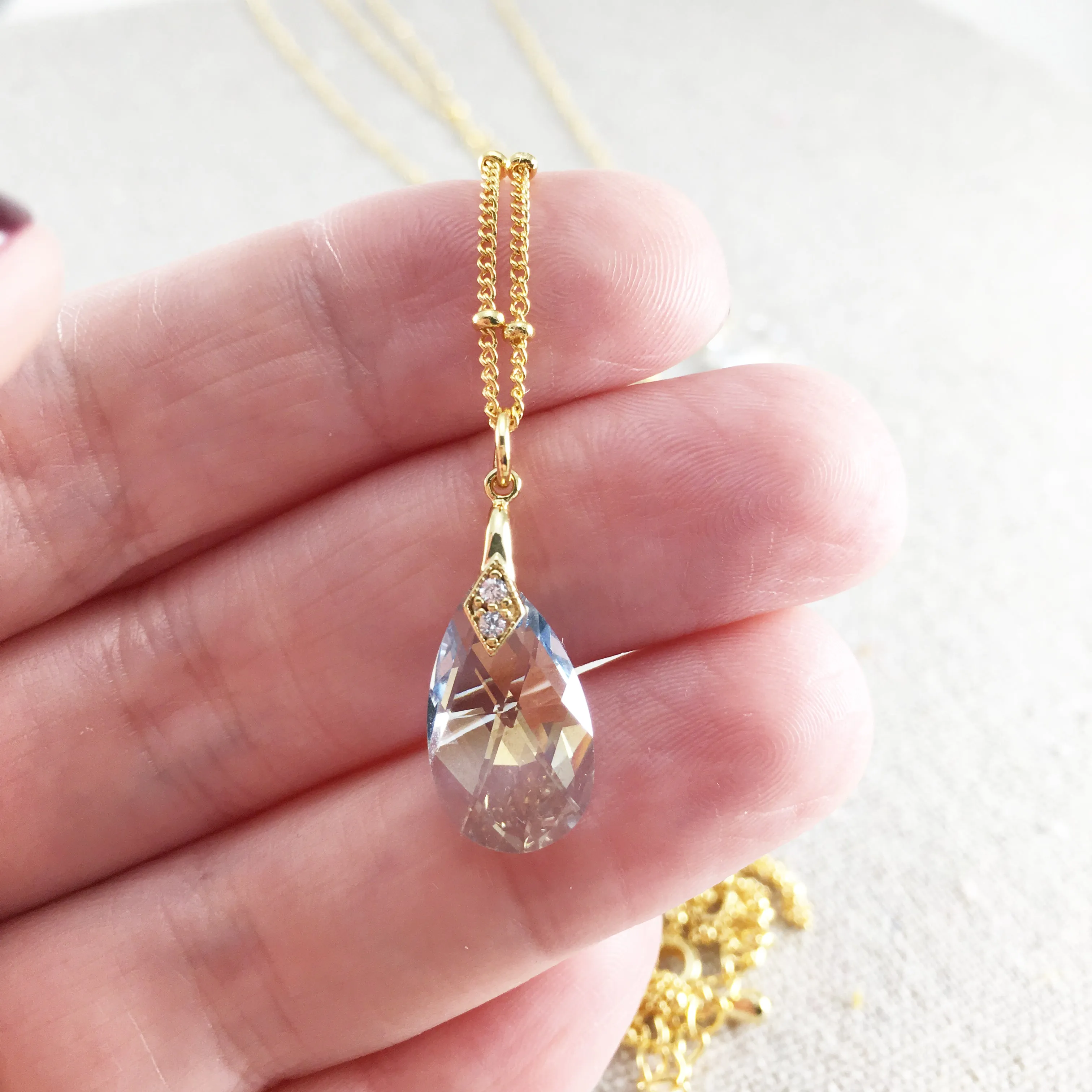 Deco Tear Necklace