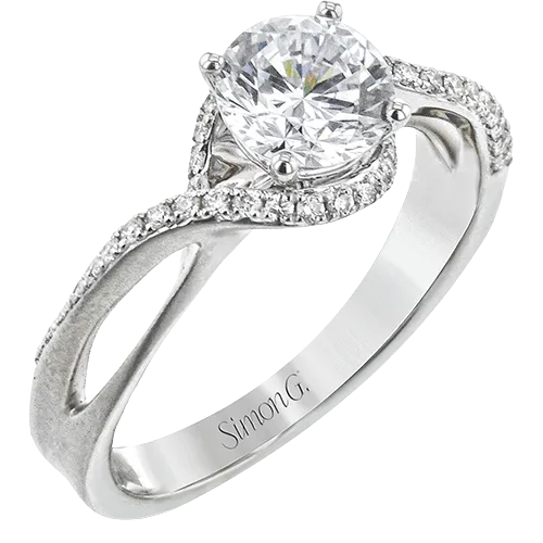 Engagement Ring in 14k Gold with Diamonds