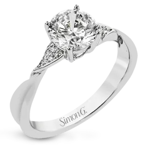 Engagement Ring in 18k Gold with Diamonds