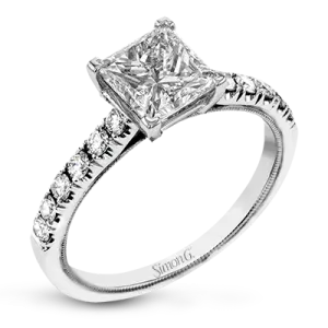 Engagement Ring in 18k Gold with Diamonds