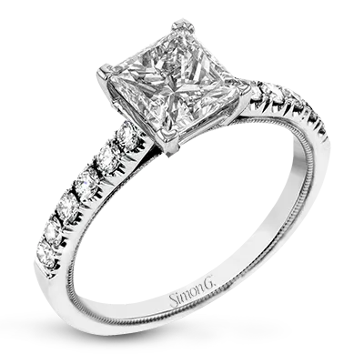 Engagement Ring in 18k Gold with Diamonds