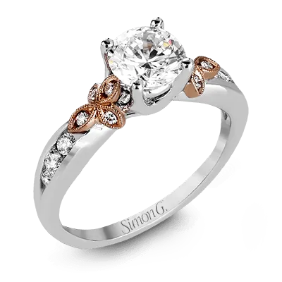 Engagement Ring in 18k Gold with Diamonds