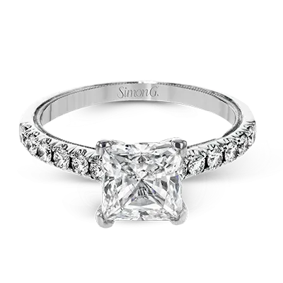Engagement Ring in 18k Gold with Diamonds