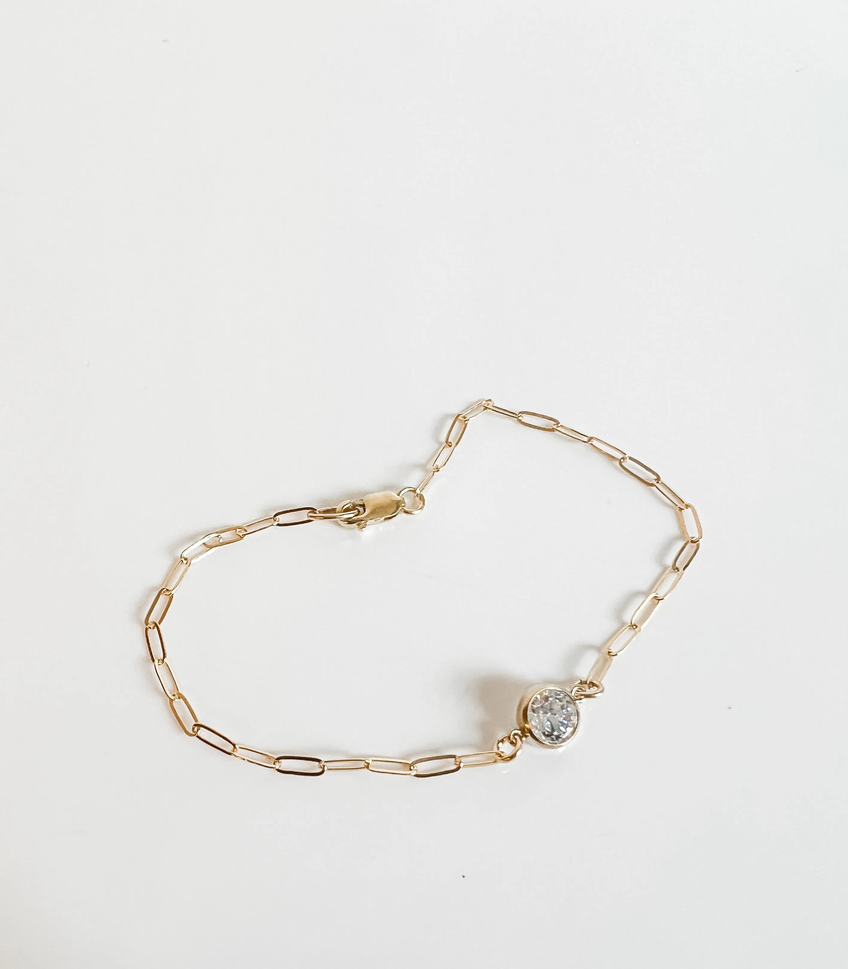 FLOATING DIAMOND DAINTY BRACELET