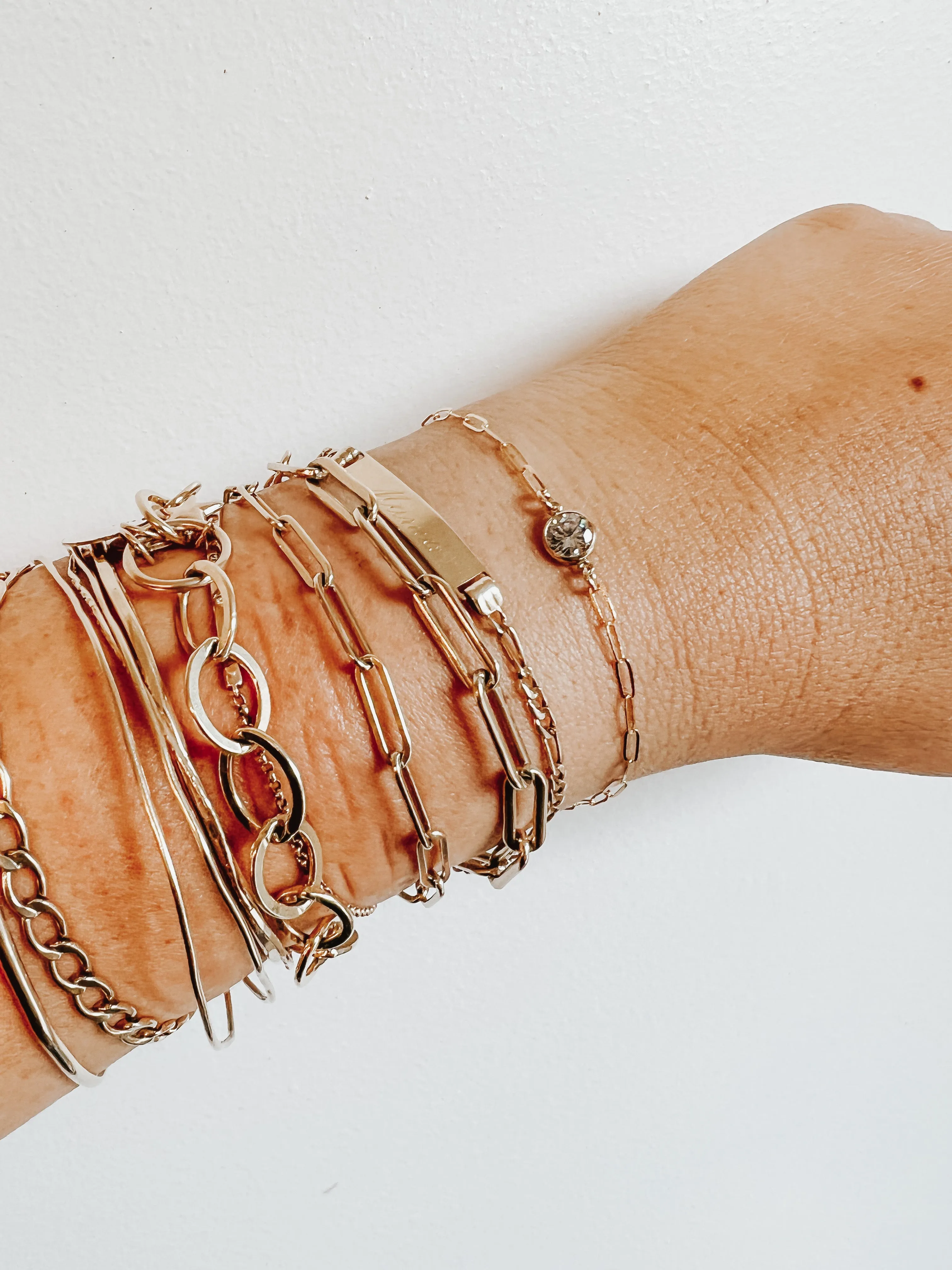 FLOATING DIAMOND DAINTY BRACELET