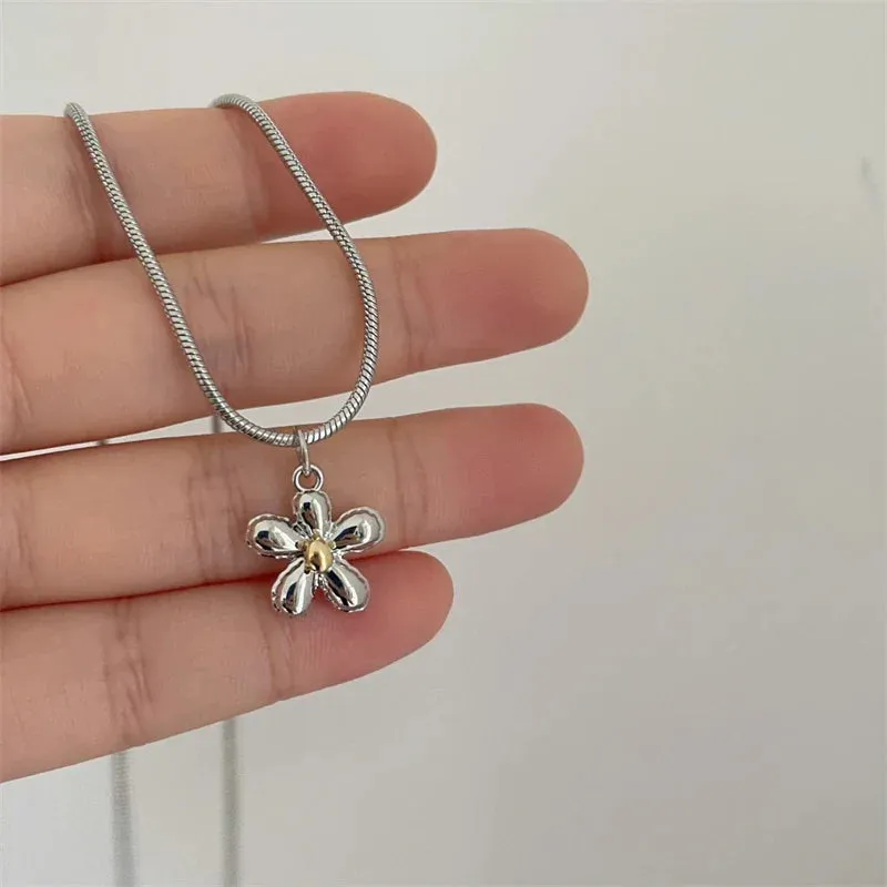 Flower Star Butterfly Pendant Necklaces for Women Vintage Elegant Snake Chains Necklace Y2K Jewelry