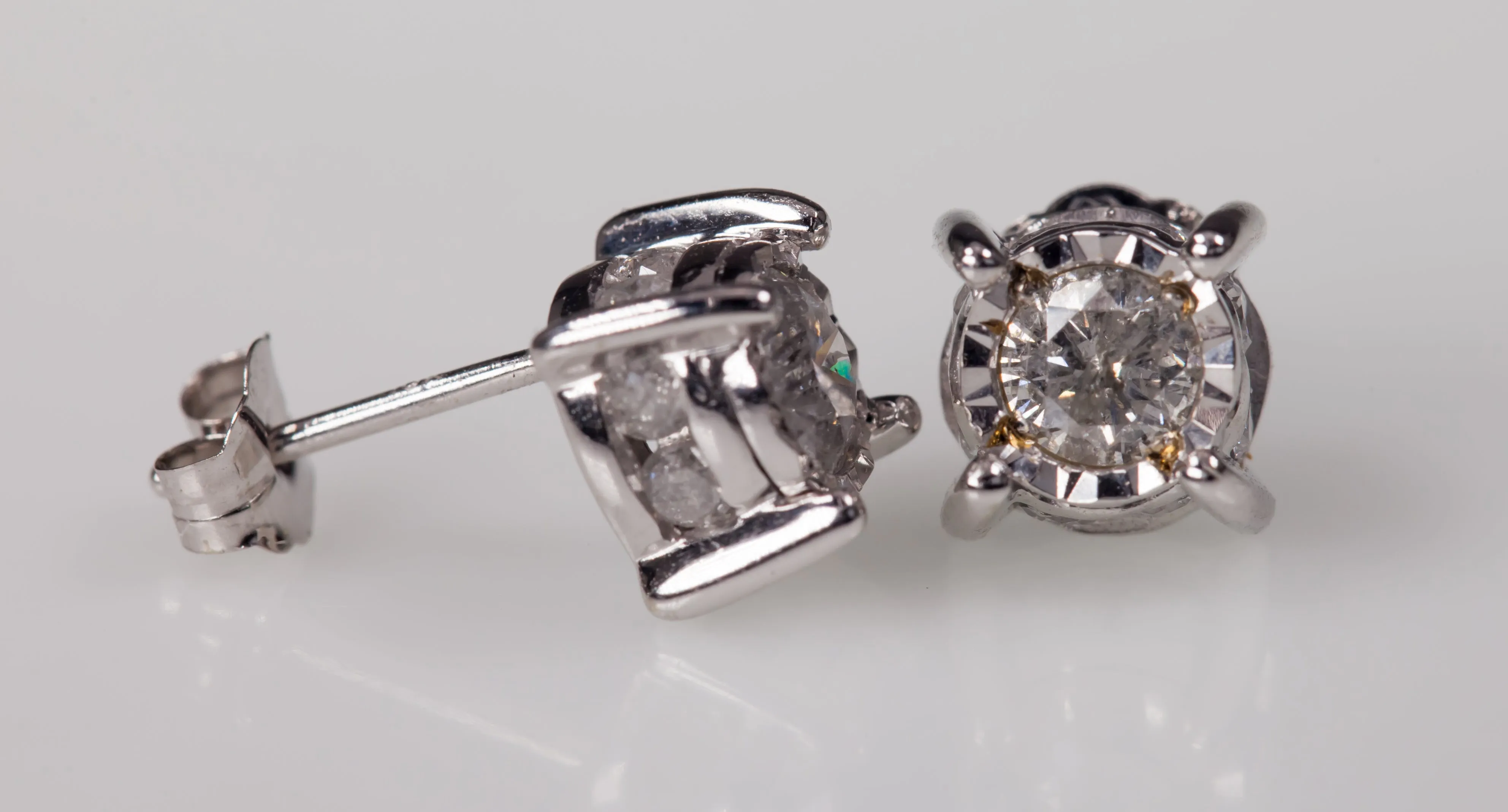 Gorgeous 10k White Gold Diamond Stud Earrings with Appx 0.76 Cts Diamond