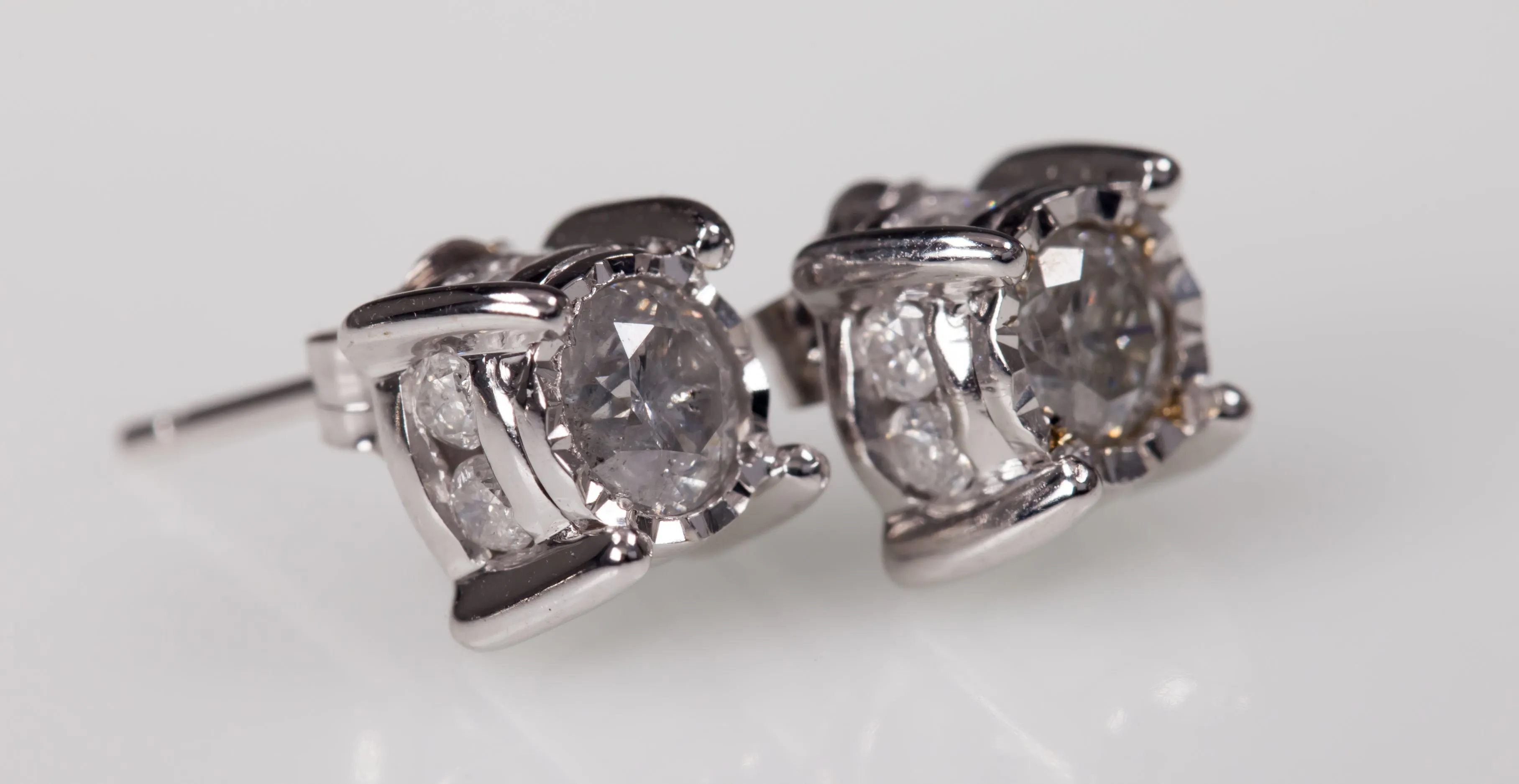Gorgeous 10k White Gold Diamond Stud Earrings with Appx 0.76 Cts Diamond