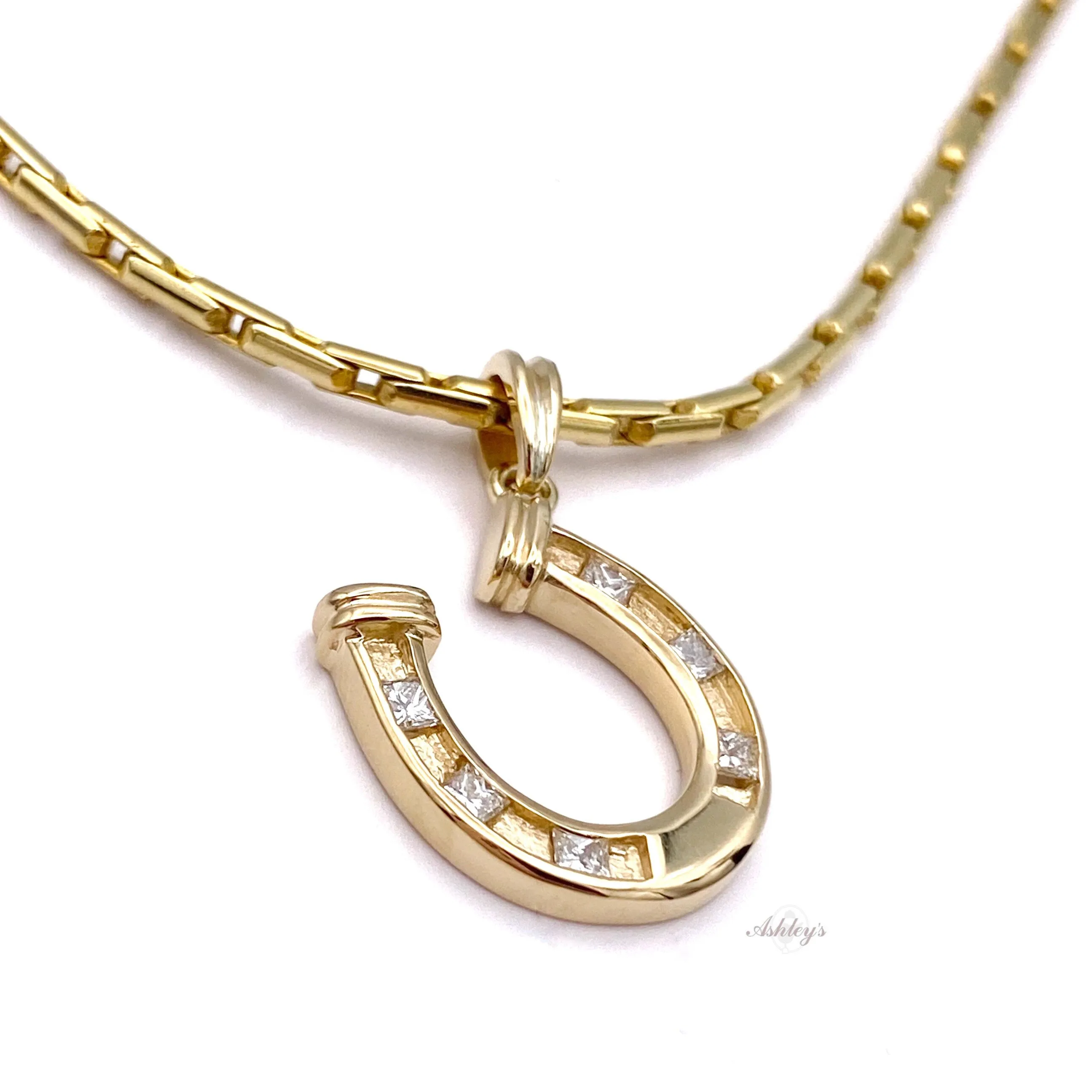 Horseshoe Necklace - Diamond Pendant, 18k gold