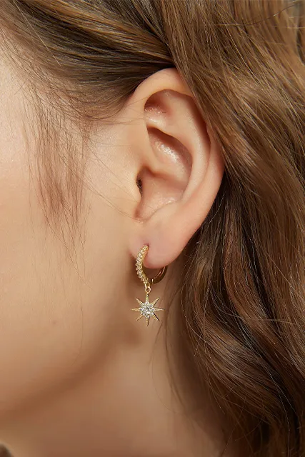 KHOLE GOLD-PLATED MISMATCHED HUGGIE HOOP EARRINGS