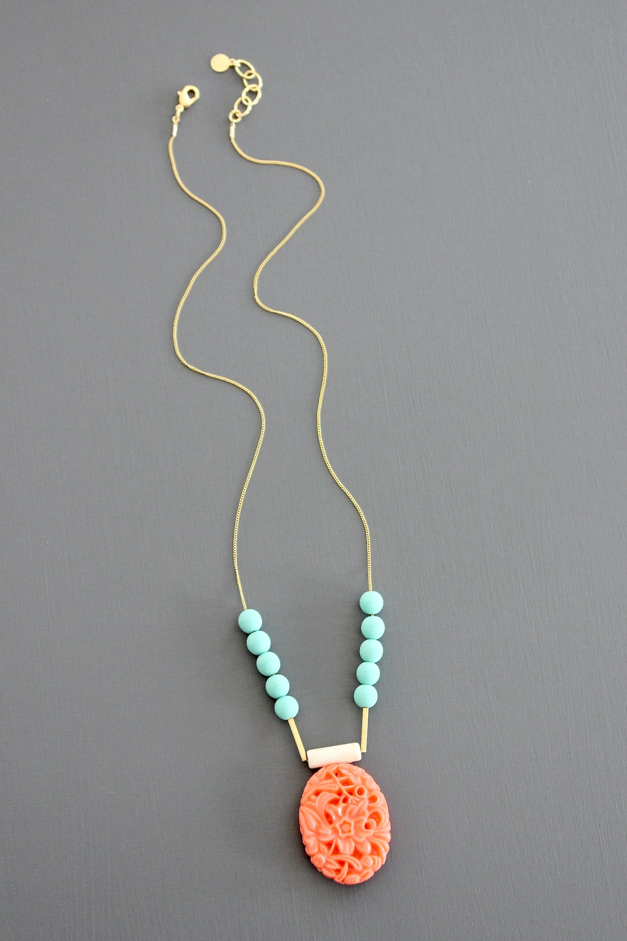KYL122 vintage acrylic and turquoise glass necklace