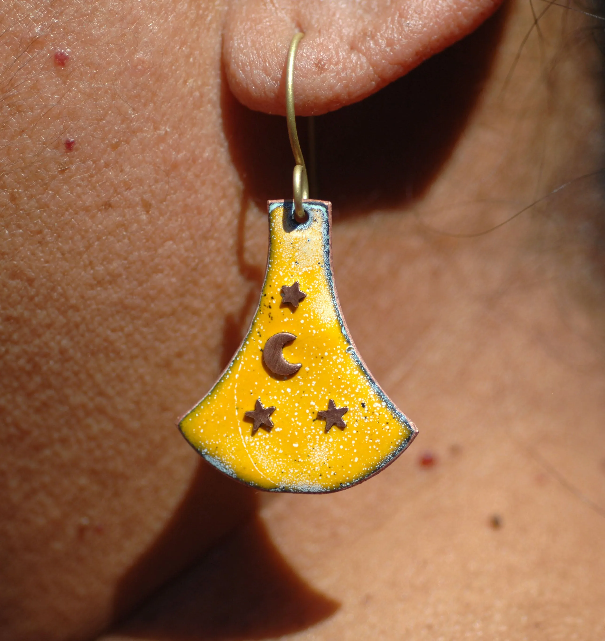 Tiny Metal Paisley Star 2.5mm