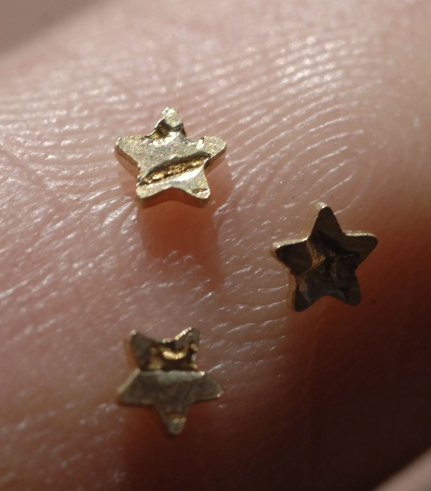 Tiny Metal Paisley Star 2.5mm