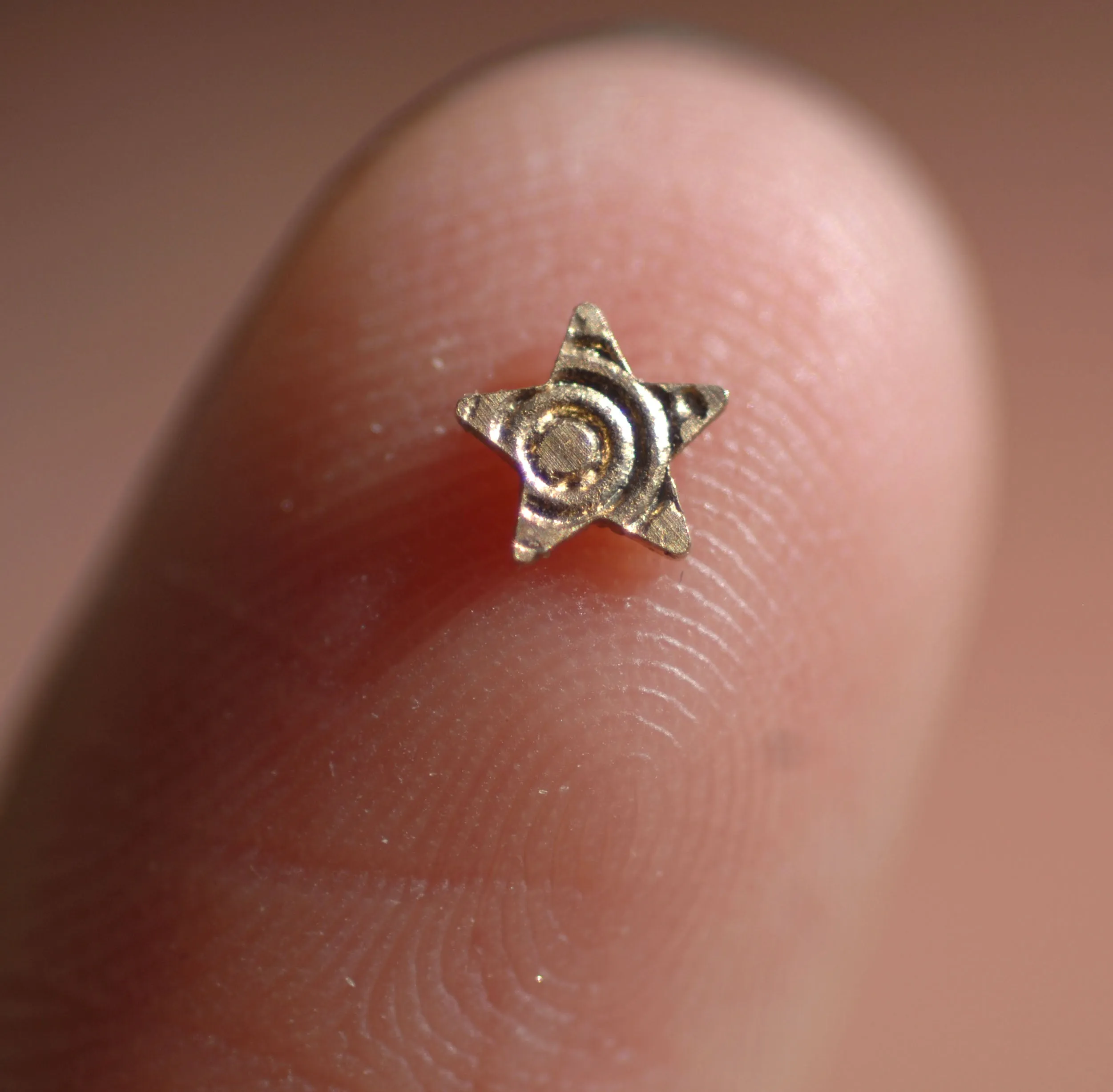 Tiny Metal Paisley Star 4.4mm
