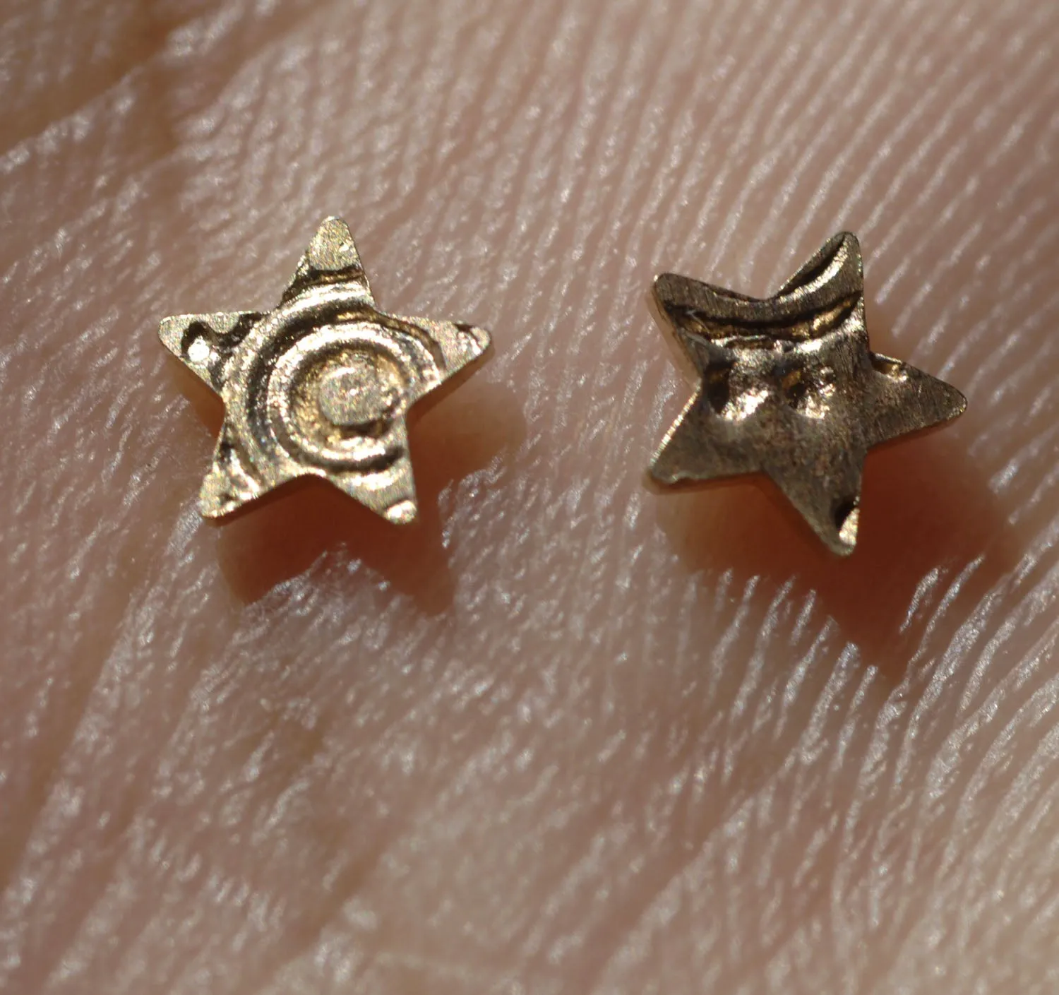 Tiny Metal Paisley Star 4.4mm