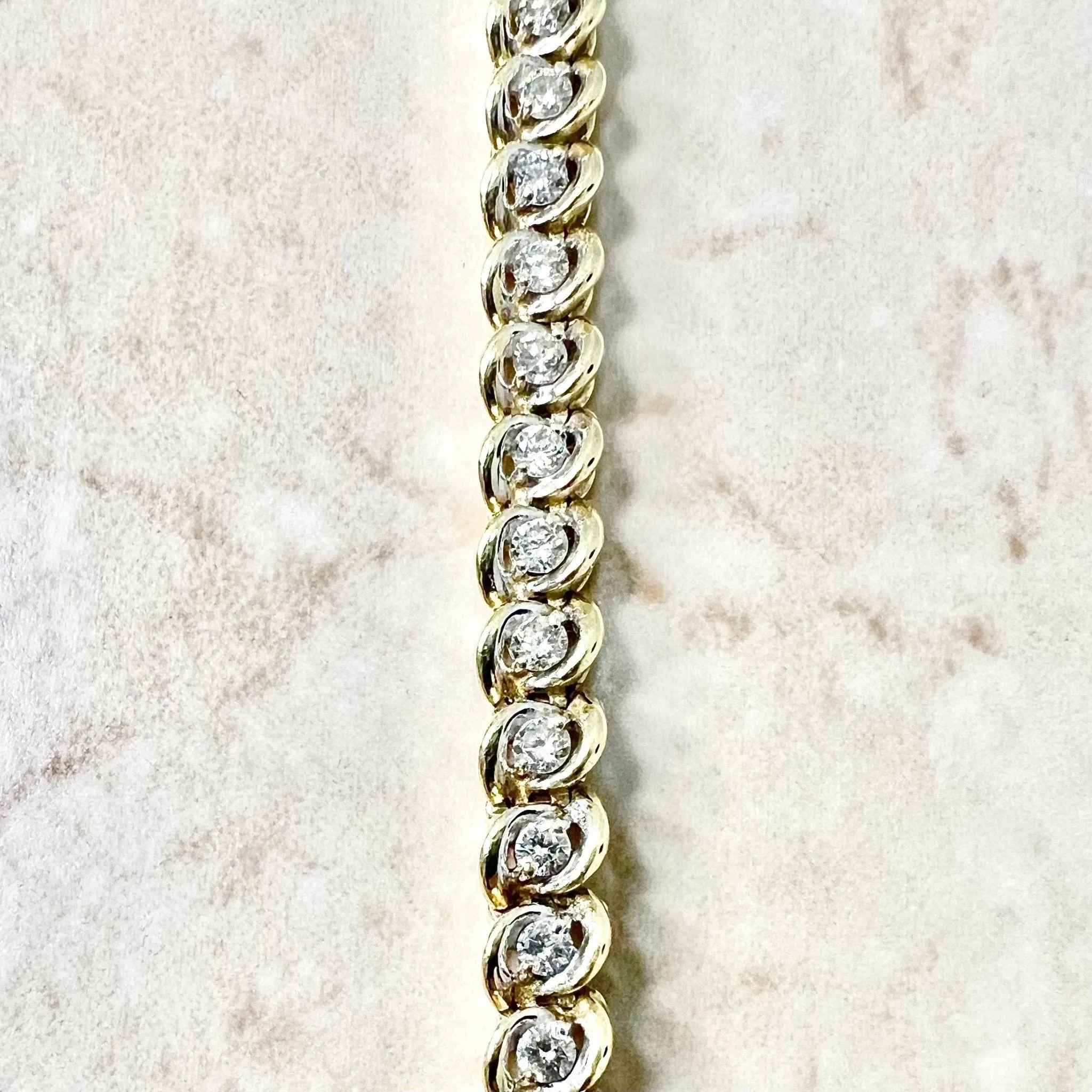 Vintage 10 Karat Yellow Gold 2 Carats Diamond Tennis Bracelet