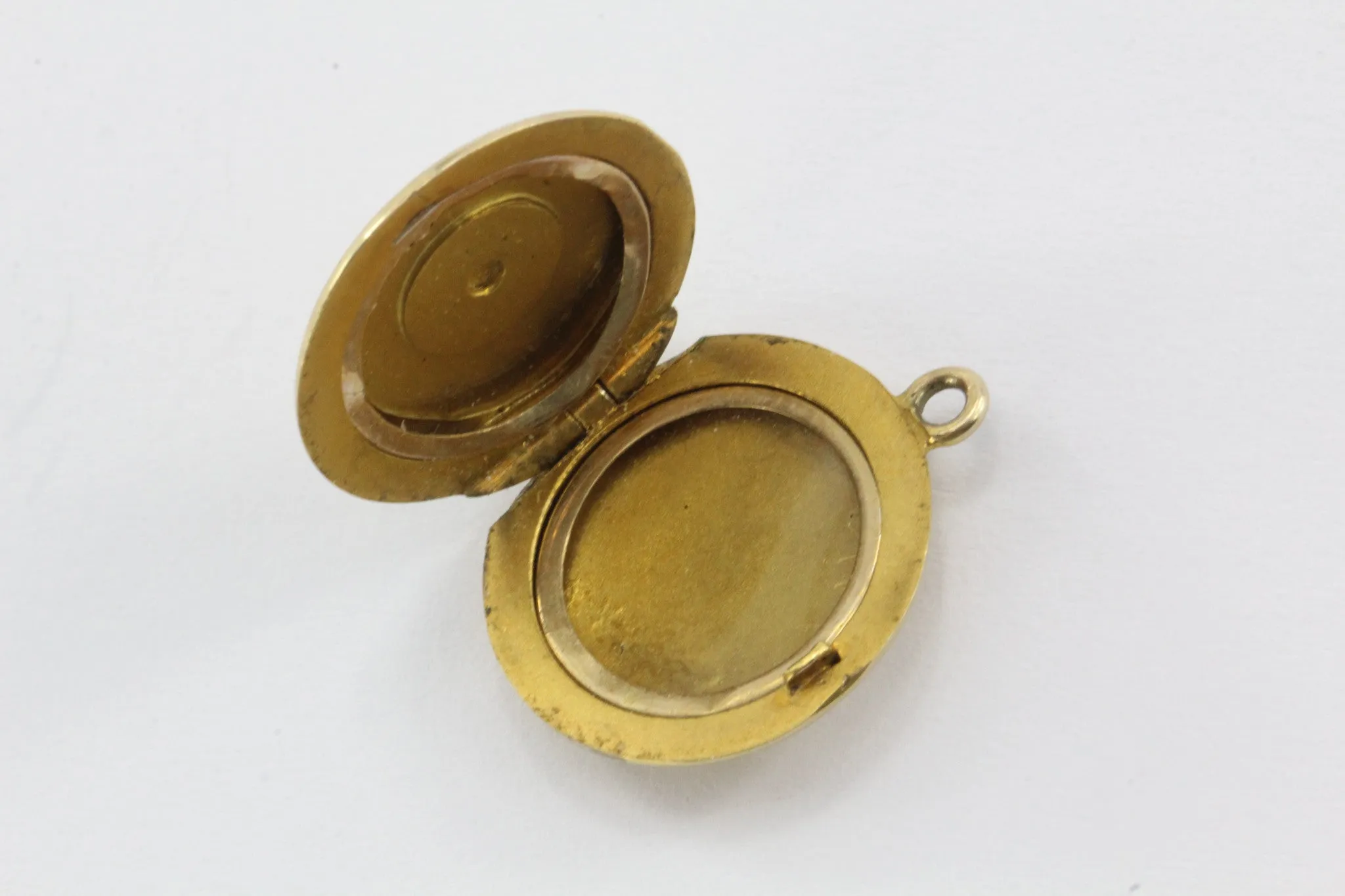 Vintage 10K Gold Art Nouveau Small Round Locket Pendant / Charm