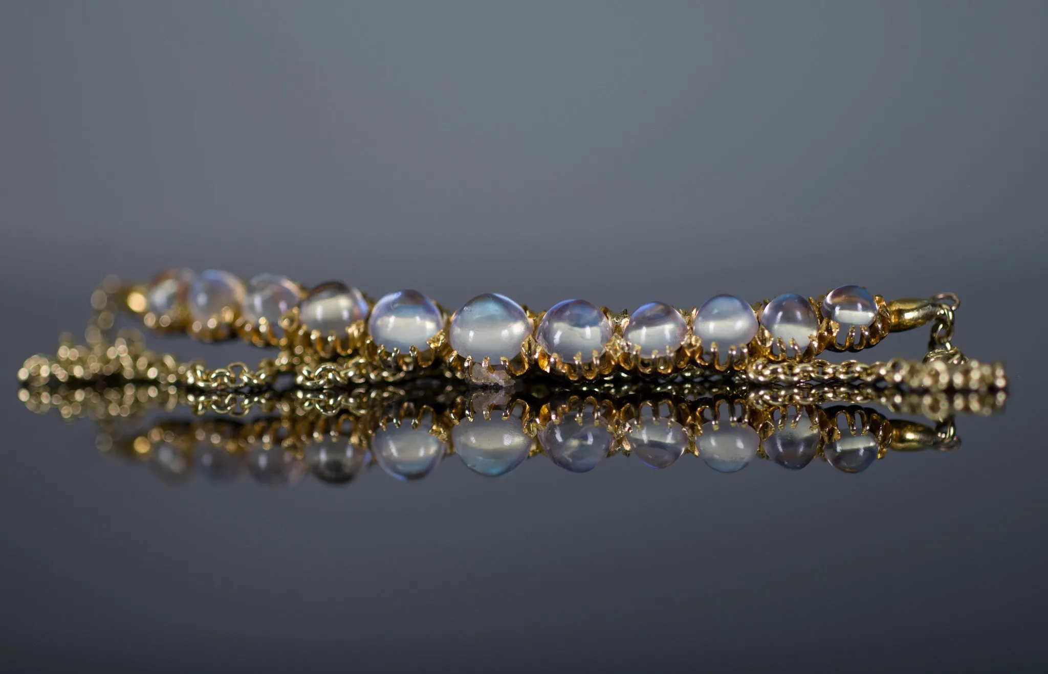 VINTAGE YELLOW GOLD MOONSTONE NECKLACE