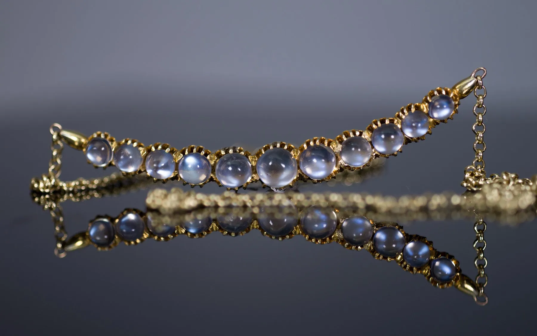 VINTAGE YELLOW GOLD MOONSTONE NECKLACE