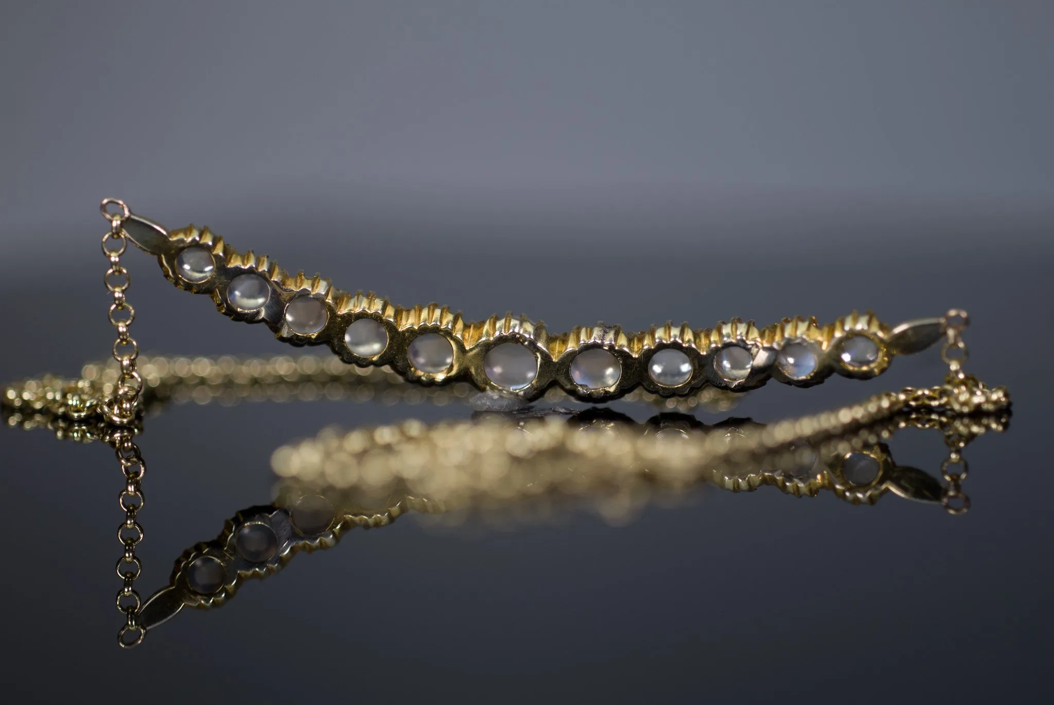 VINTAGE YELLOW GOLD MOONSTONE NECKLACE