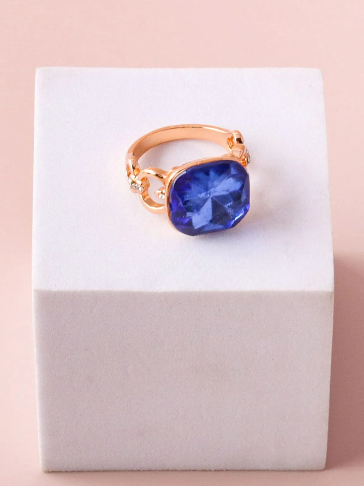 WOMEN'S ASSORTED COLORS STONE RINGS